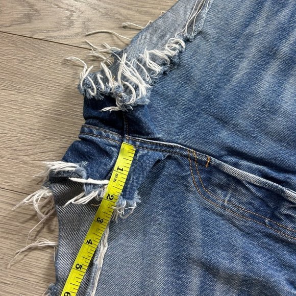 Levi’s 501 Cut Off Raw Hem Medium Wash Jean Shorts - Picture 10 of 10